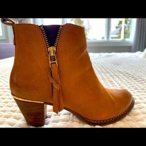 Steve Madden Leather Tan/Brown Booties